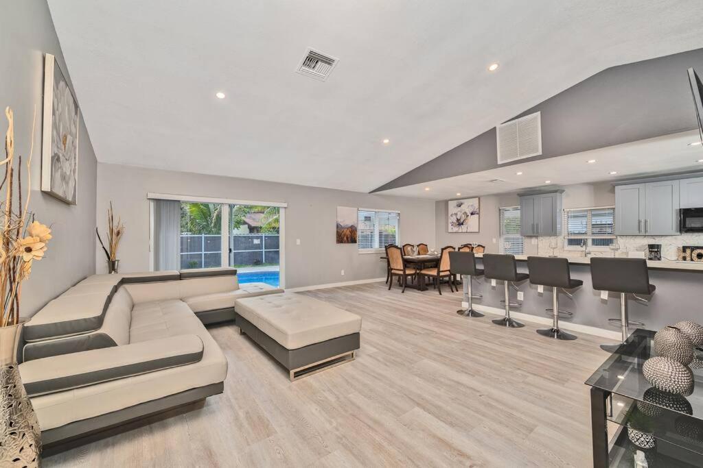 Spacious 4 Bedrooms, 2 Bathroom House With Pool Miramar Buitenkant foto