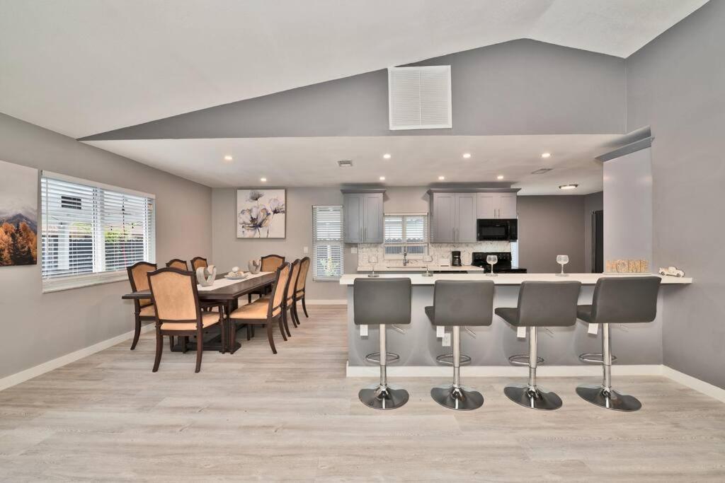 Spacious 4 Bedrooms, 2 Bathroom House With Pool Miramar Buitenkant foto